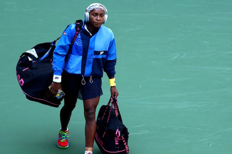 Coco Gauff เชียร์ Serena Williams หลังจากเคลียร์ US Open Hurdle